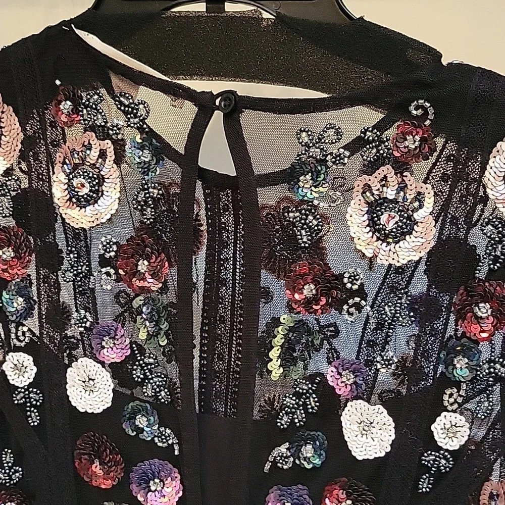 Chelsea & Violet black dress size 6 with sequined flowers - Picture 5 of 7